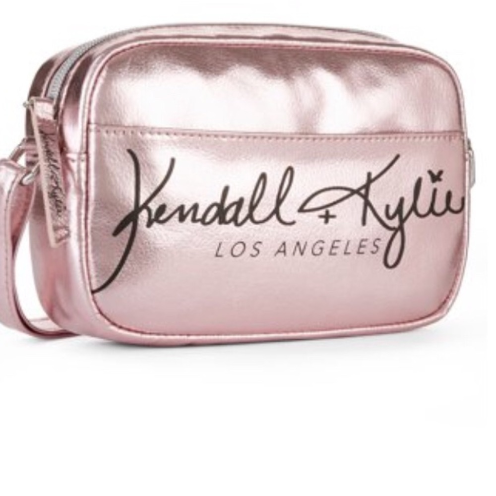Kendall and Kylie pink